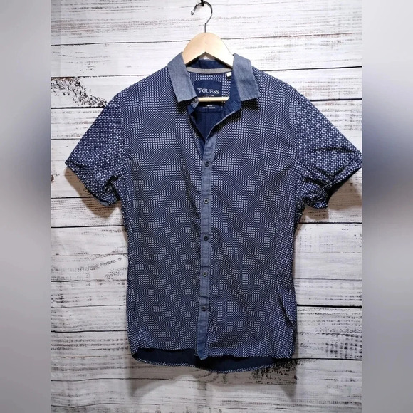 Guess‎ Geometric Shape Button Down Short Sleeve Shirt in Blue size Large - Picture 8 of 8